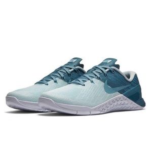 Nike Metcon 3 ———— 1 hour sale!!